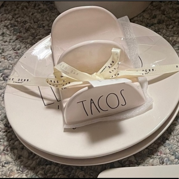 Rae Dunn Taco Plates/Holder Set - Picture 1 of 1